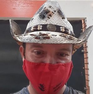 Meet your Posher, Luis